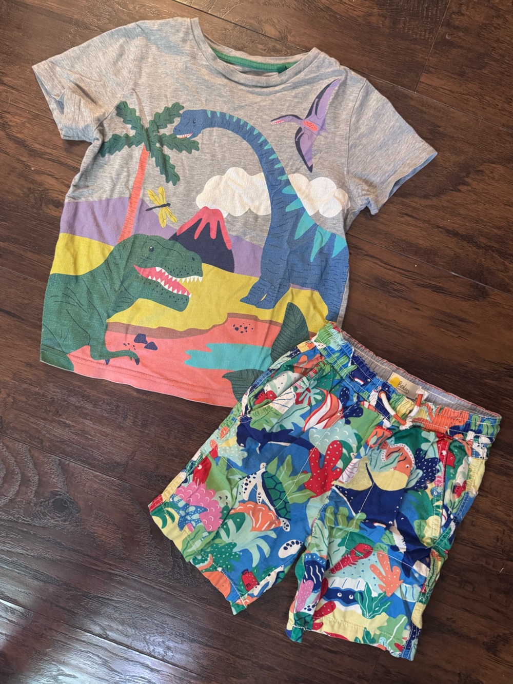 Mini Boden Kids Dinosaur Tee & Colorful Shorts - 6/7